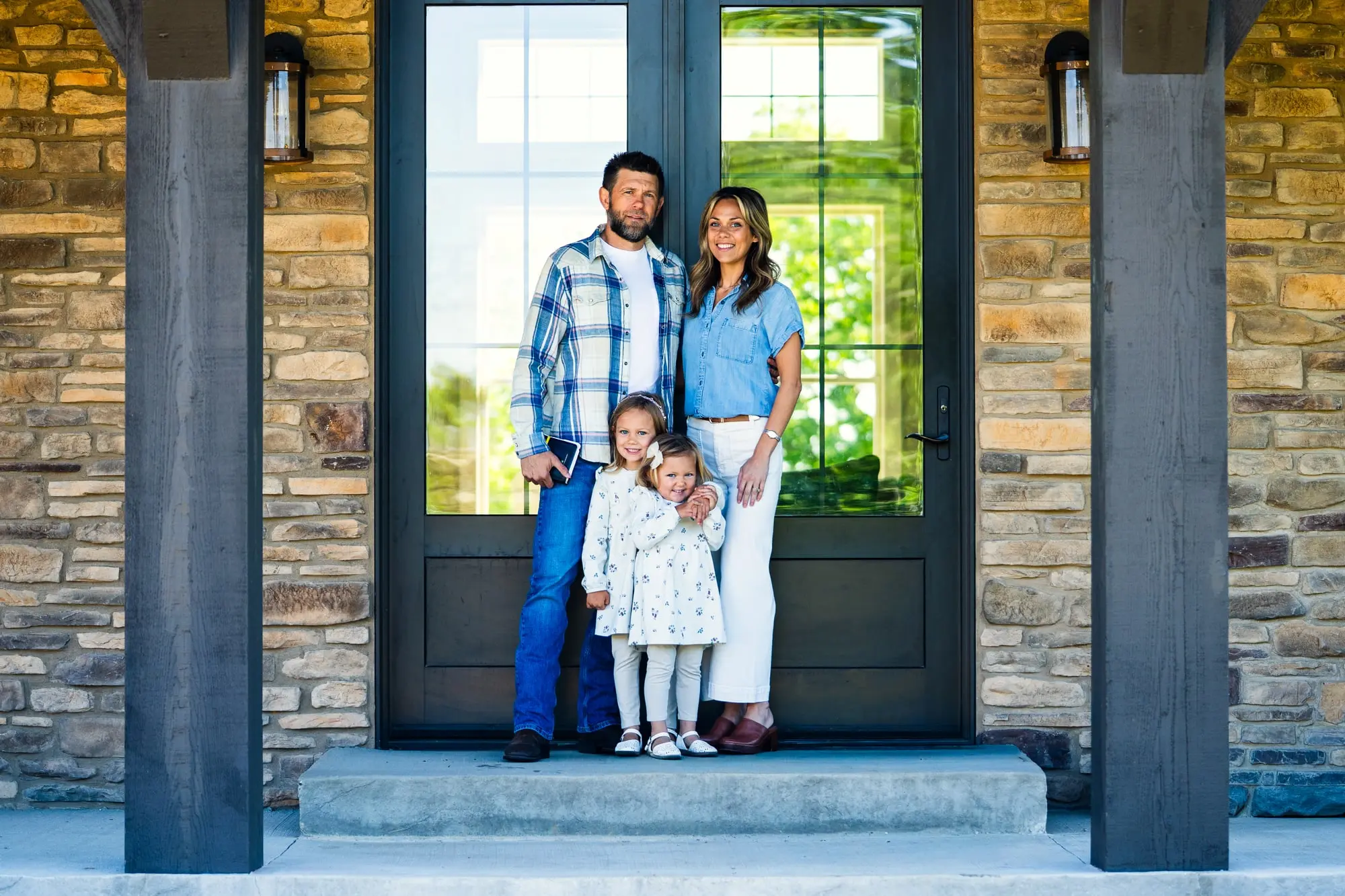 Justin and Kasey Singletary with their two daughters